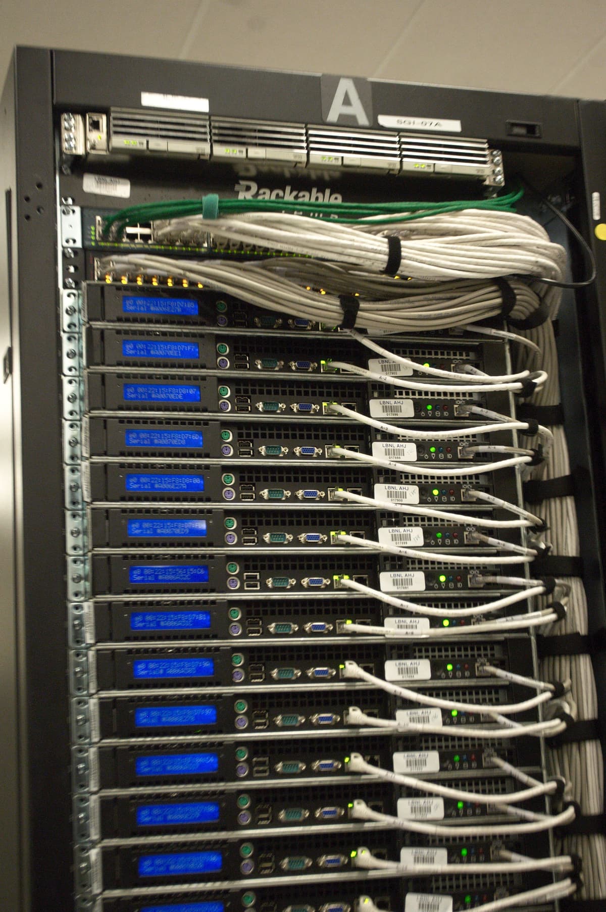 Rack de servidores instalado por Blue K Technology